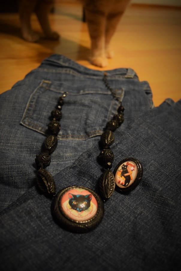 hotcakes design necklace and ring - black cats